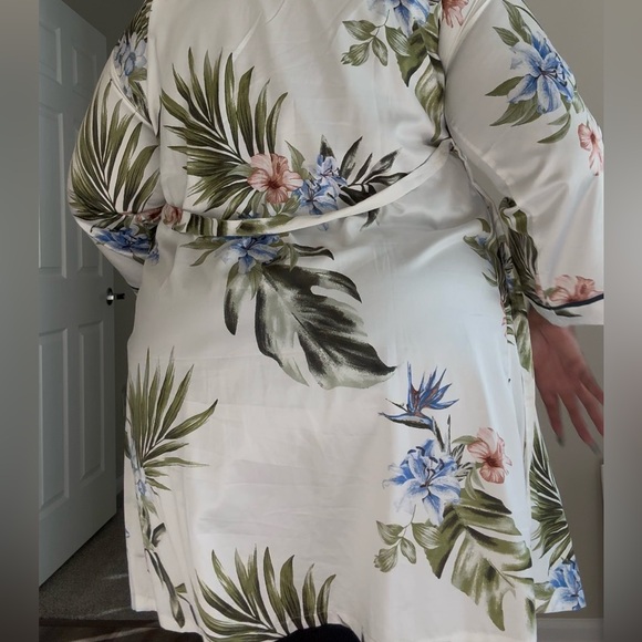 Beautiful robe - Picture 3 of 5
